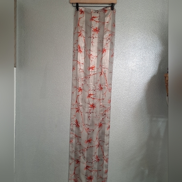 Shimmering Silver & Red Scarf - Picture 3 of 6